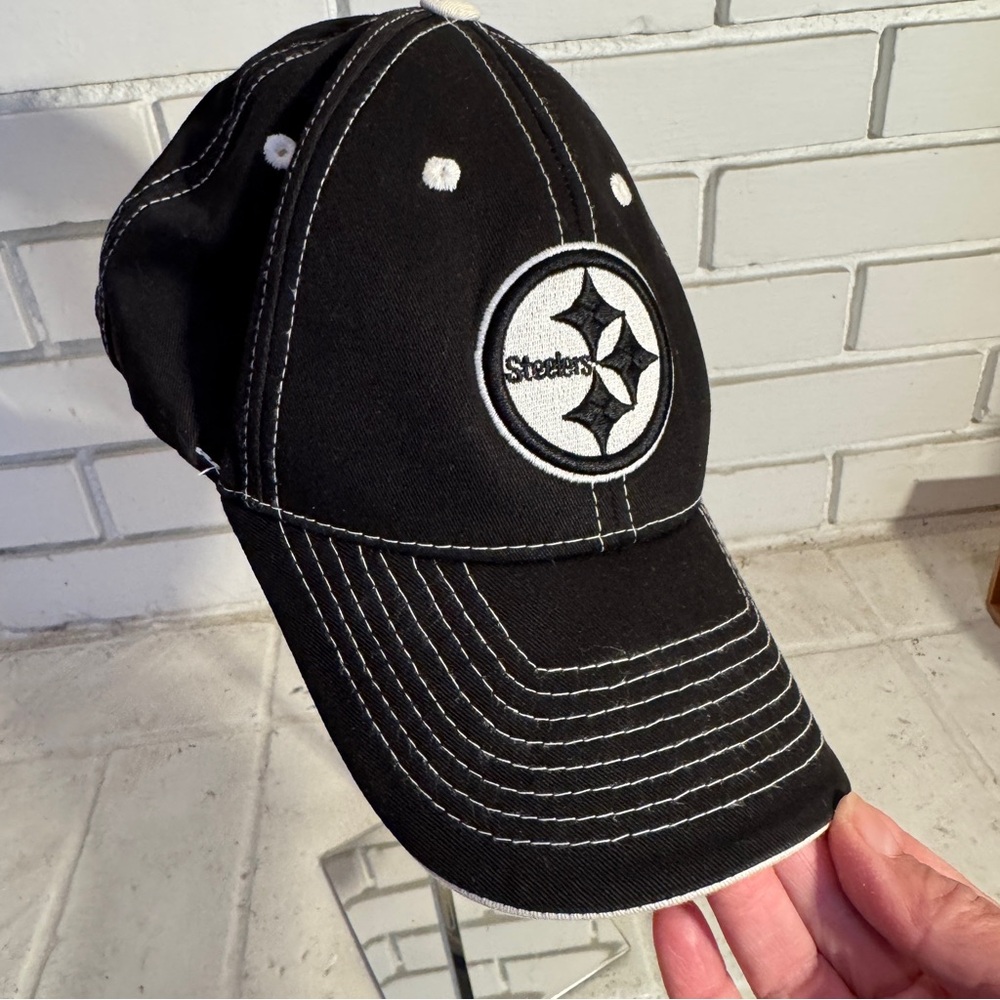 Like new Pittsburgh Steelers NFL Logo Stitched Adjustable Cap Hat